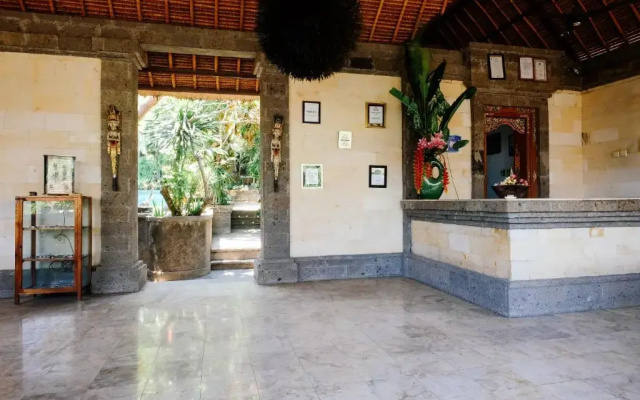 Ellies Hotel