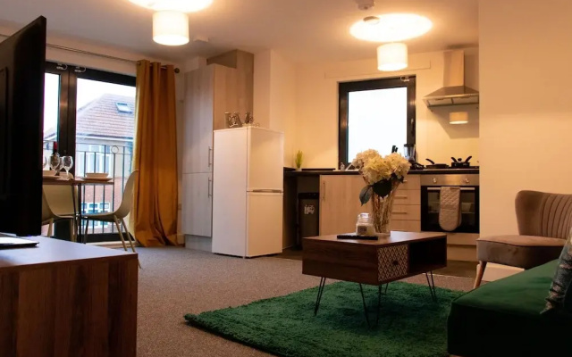 Livestay - 2 Bed Apartment Free Parking Heathrow