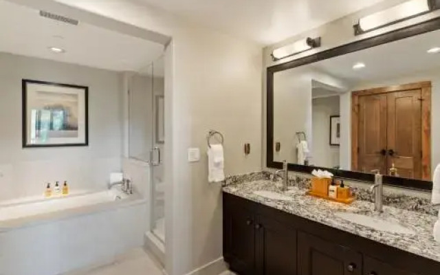Edgemont 2504 - Luxury Ski-in Ski-out Condo