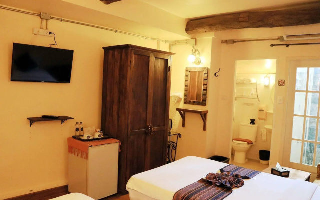 Charcoa House & Cozy Hotel