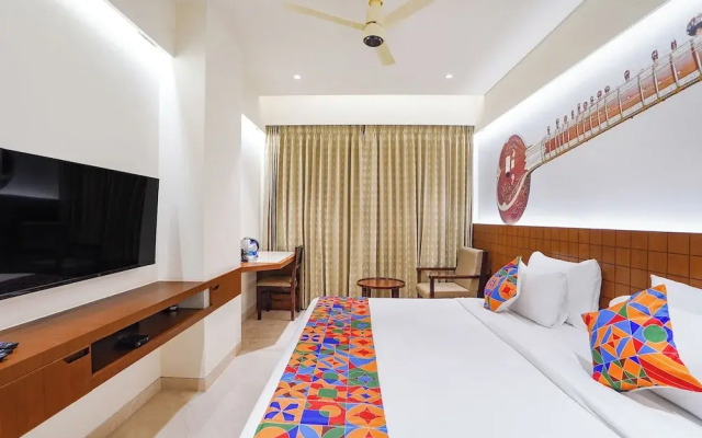 Oriva Tulips Inn and Suites - Nr. Majestic