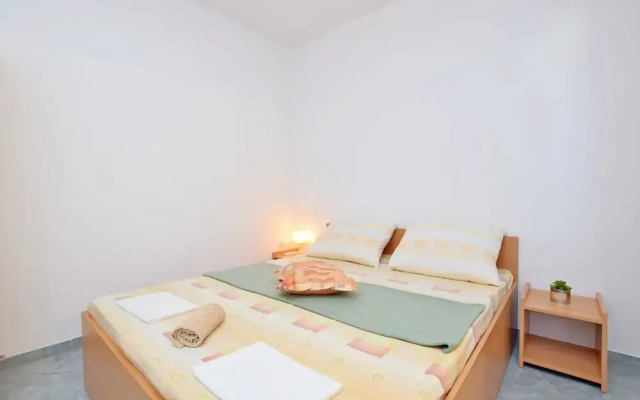 Apartment and Rooms Mila