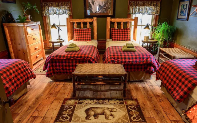 RoosterComb Inn