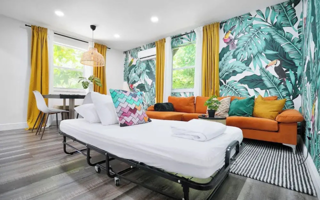 Jungle Getaway Wynwood Massage shower BBQ Patio
