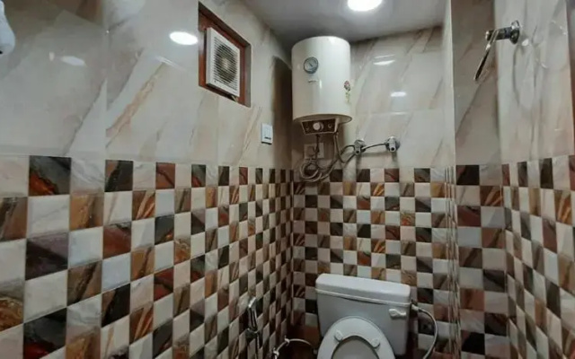 Room in Guest room - Posh S Delhi Foreigners Area, Lajpat Nagar