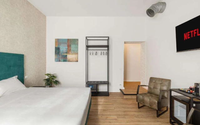 Adelante Rooms