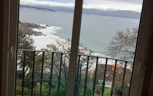 2 Bed Apt Sleeps 4 - Two TVs - Free Parking