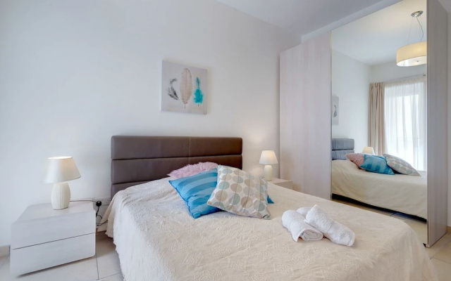 Ocean Front LUX Apartment wt Pool, Upmarket Area