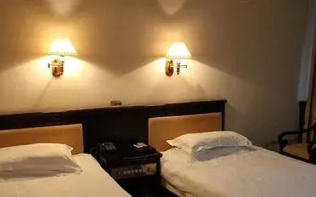 Urumqi Light Hotel
