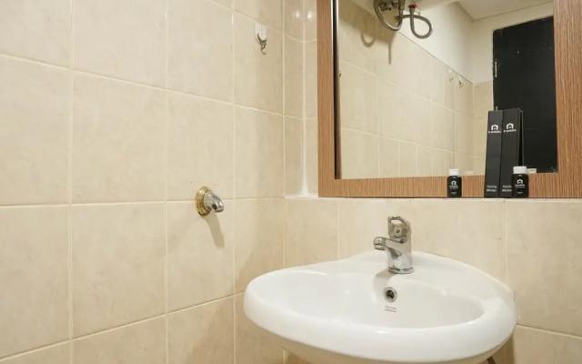 Strategic Location 1BR The Wave Apartment with City View