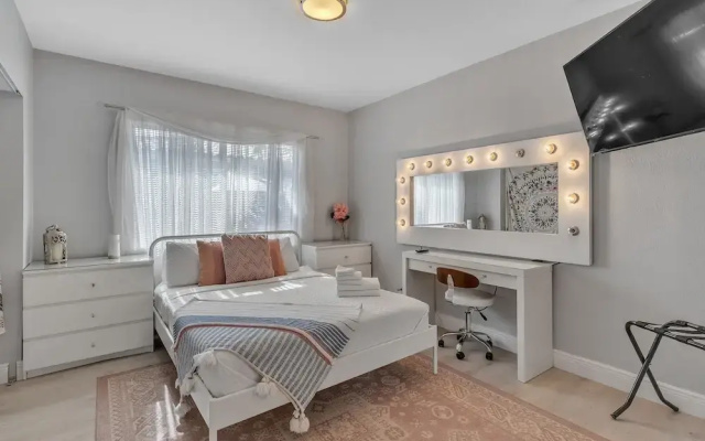 Lakeridge House- 4 Bedrooms/3 Bathroom Home by RedAwning