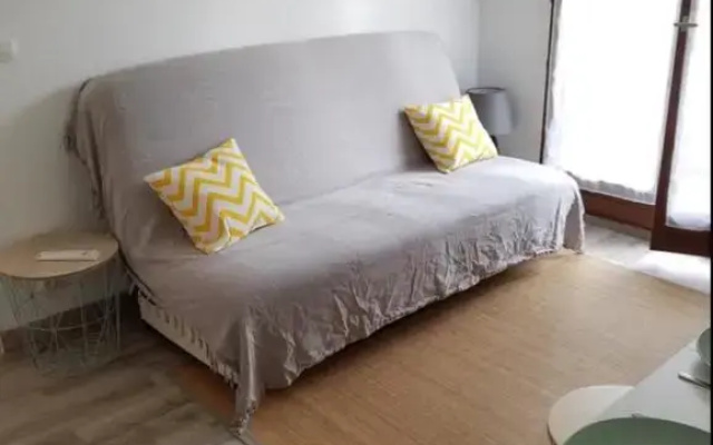 Apt with Balcony at 350 M From the Beach