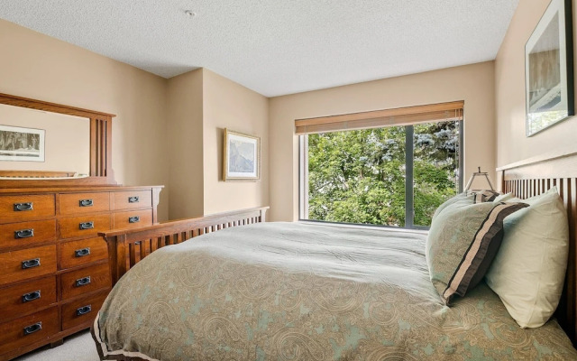 Glacier Suite at Snowberry