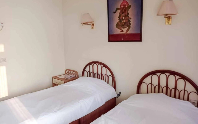 RedDoorz Plus near Tugu Mercusuar Anyer