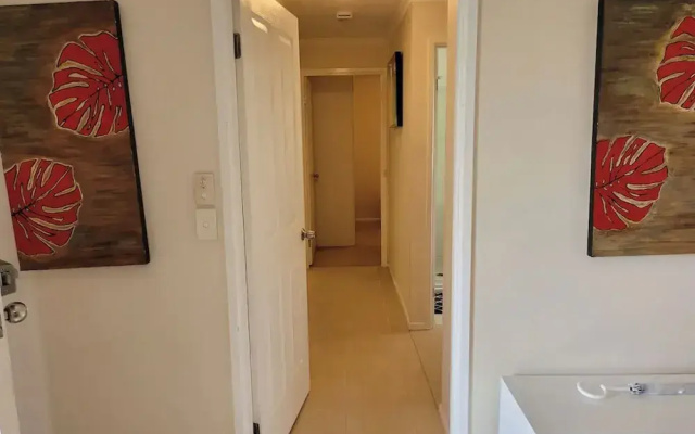 Cheerful 3 bedroom house with free parking