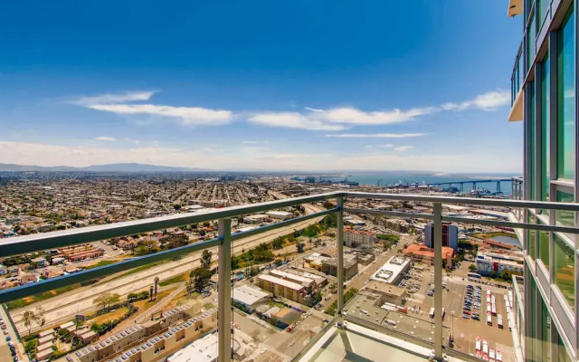Highrise 2 BR Prime Spectacular Views