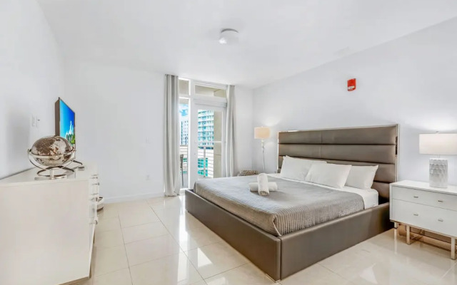 Modern 2-BD Condo in the Heart of Miami