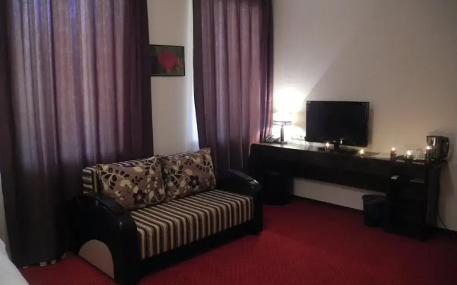 Hotel 12