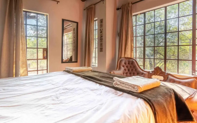 Mopani Manor