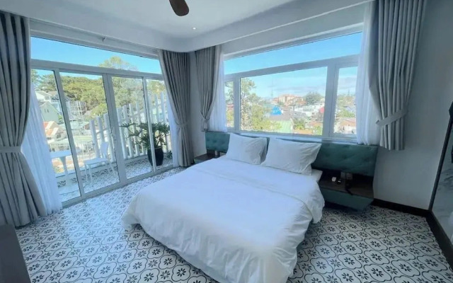 Le's Dalat Sky Hotel