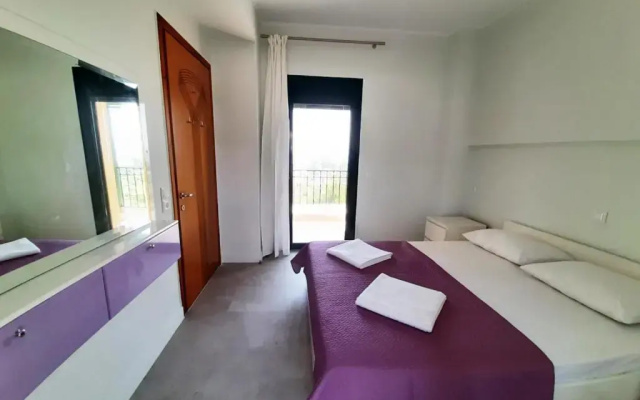 Spacious Holiday House with Shared Pool