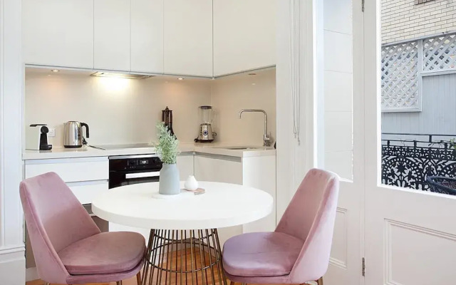 Comfortable Renovated Studio Close To City
