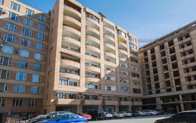 Апартаменты Flatsinyerevan Apartment At Aram Street Ереван вид на фасад