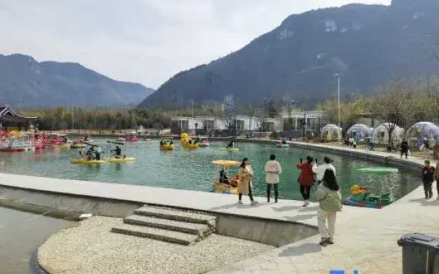 Mount Fanjing Yun She Crescent Pool Homestay