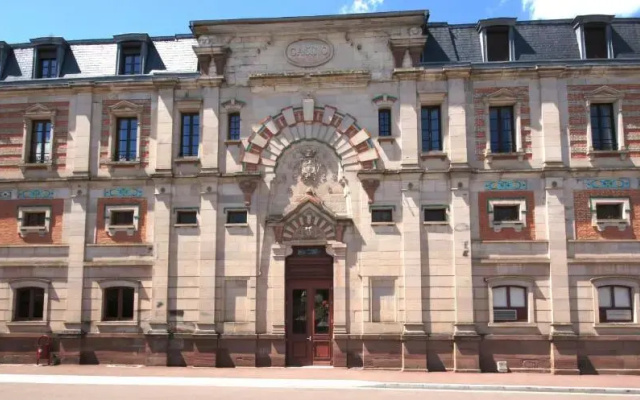 F2 Aux pieds des Thermes 3 étoiles