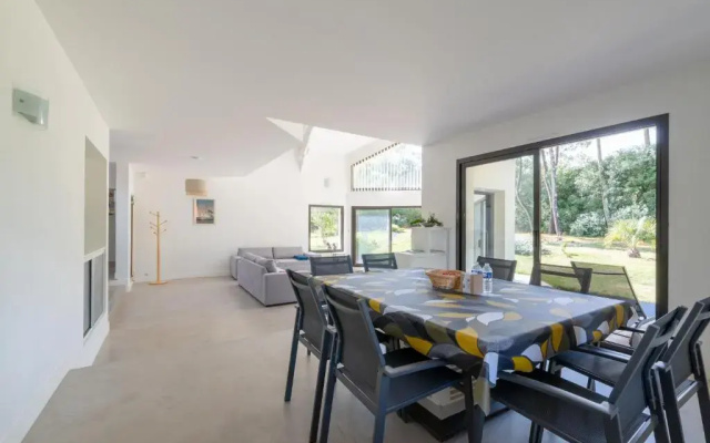 Charmante maison moderne avec grand jardin