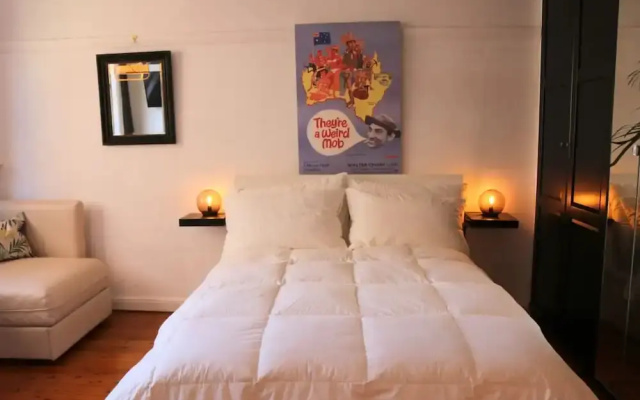 Studio Flat with Shared Rooftop Terrace