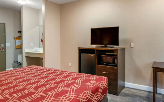 Econo Lodge Inn & Suites Granite City - St. Louis