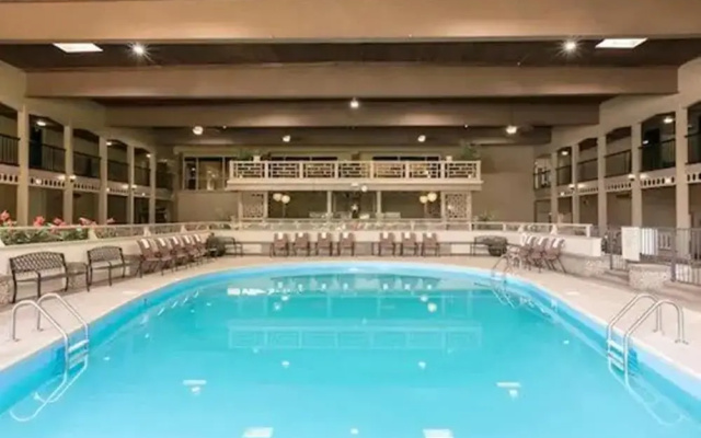 Holiday Inn Louisville-north (clarksville)