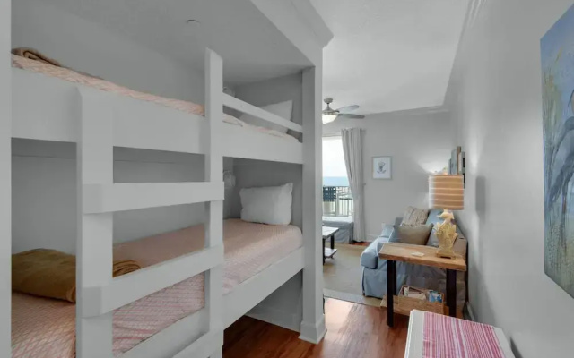 Twin Palms 1103