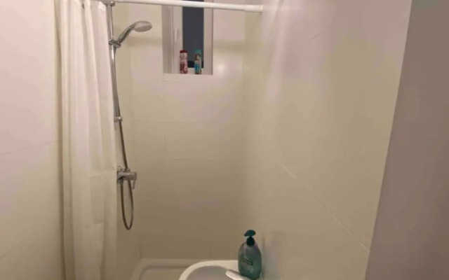 City Apartment - 5 min to Metro