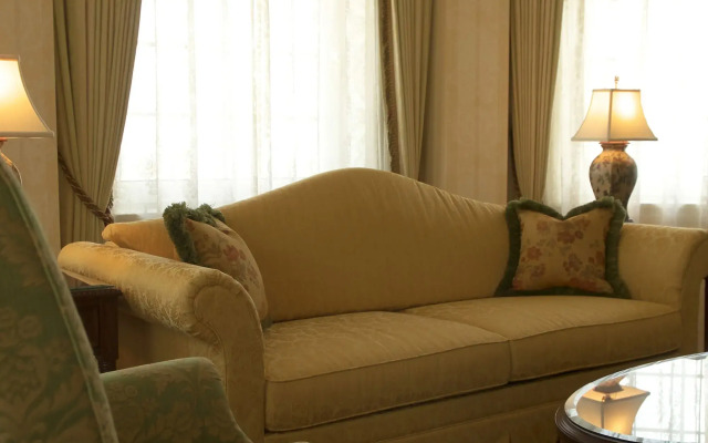 Tokyo Disneyland Hotel