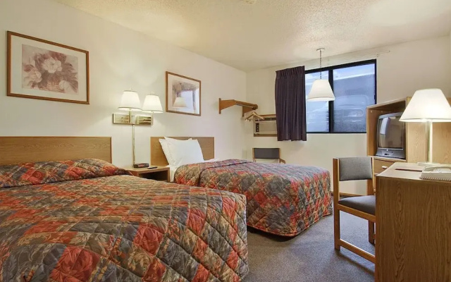 Super 8 Omaha/West Dodge