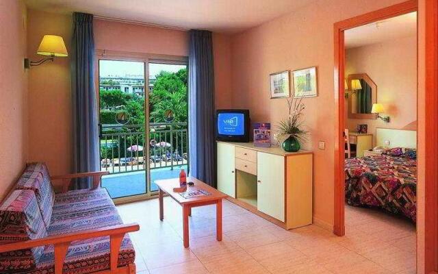 Отель Golden Avenida Suites комната для гостей
