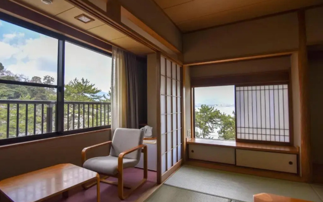 Отель Miyajima MorinoYado Inn