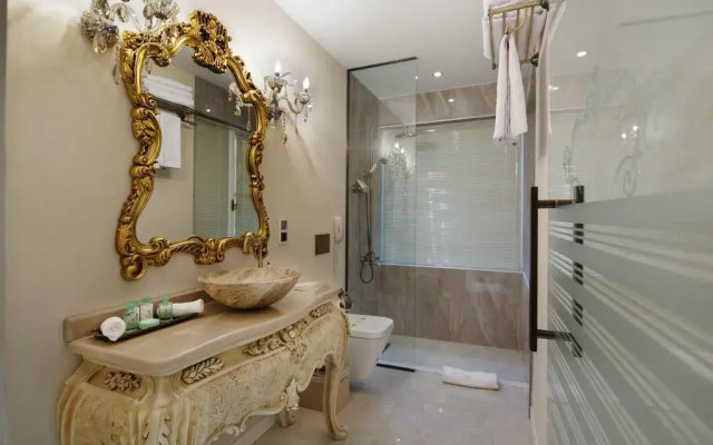 Elegance East Hotel 