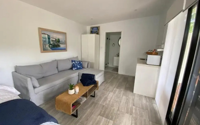 Golf Course & Beach Stay Self-contained Guest House