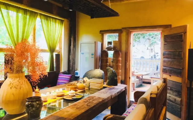 Dielianhua Cowherd Inn Zhangjiajie