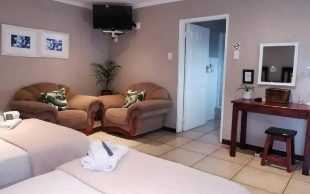 Tropical Seaside Suite 8