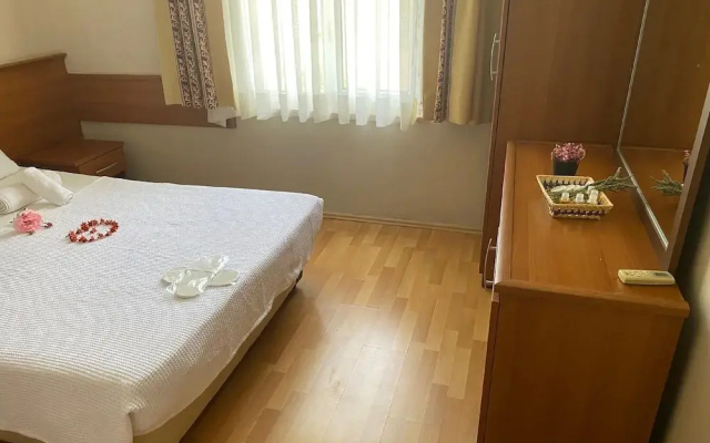 Felicity Hotel & Bungalows
