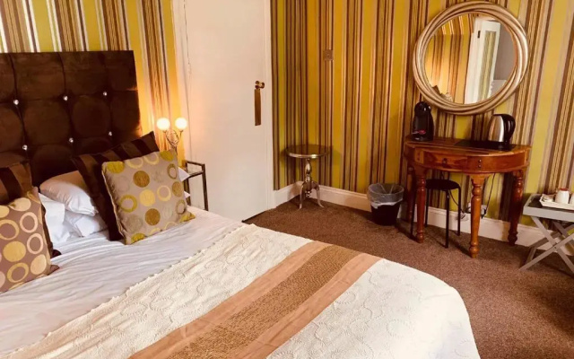 The Hotel Commodore