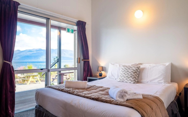 Hotel Lake Brunner