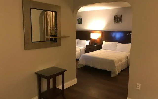 Stratus Suites - Boutique Hotel