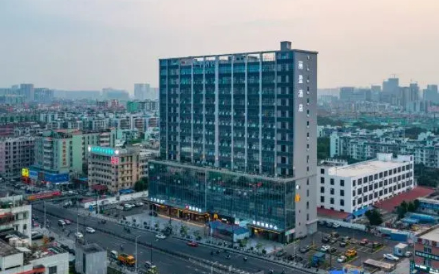LIV Hotel (Guangzhou Baiyun Railway Station)