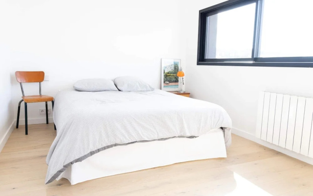 Loft With 4 Bedrooms, Terrace, Very Close to Paris