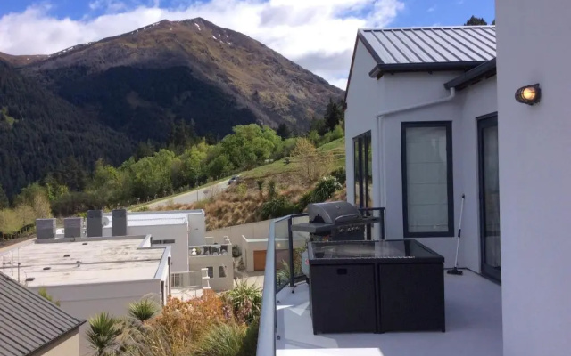 The Queenstown Bothy